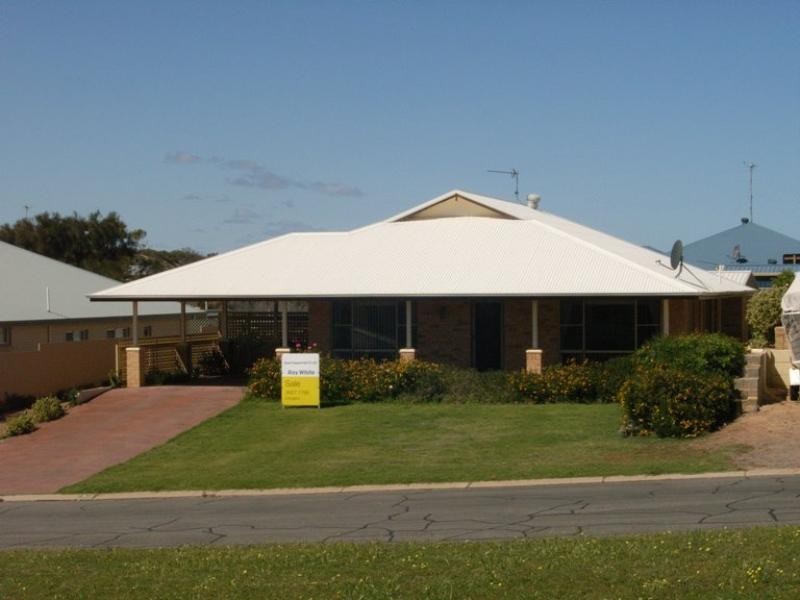 3 Whelan Street, Port Denison WA 6525