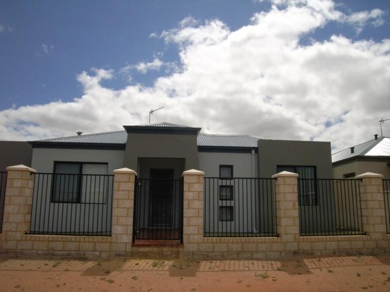 61 Damia, Port Denison WA 6525