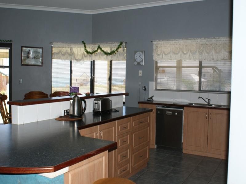 31 Turton Heights, Dongara WA 6525