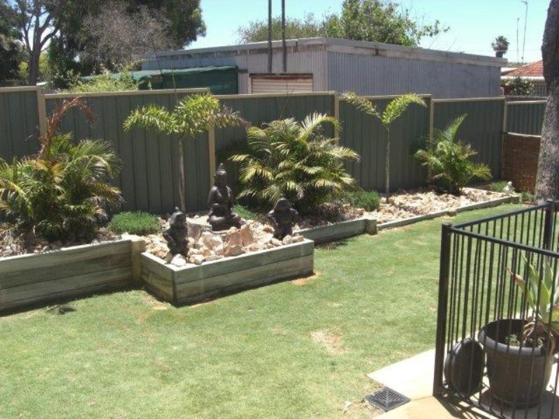 16 Armstrong Street, Dongara WA 6525