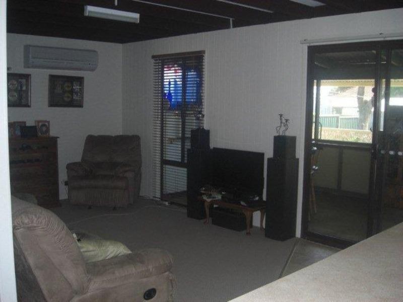 16 Armstrong Street, Dongara WA 6525