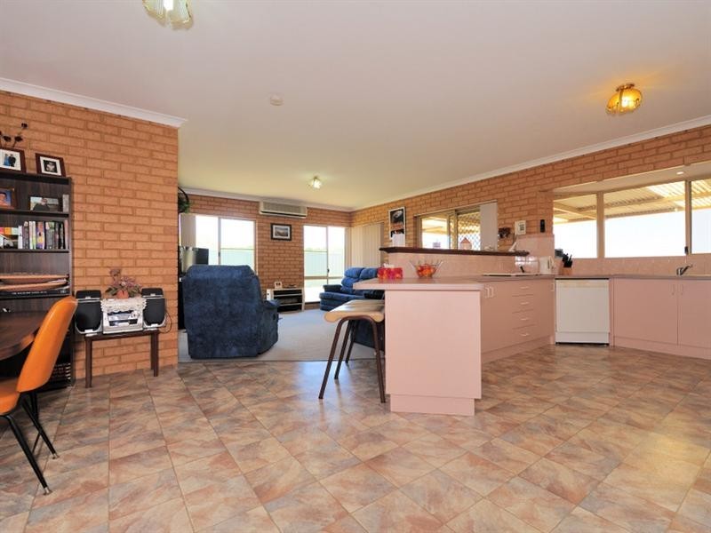 25 Massingham Place, Dongara WA 6525