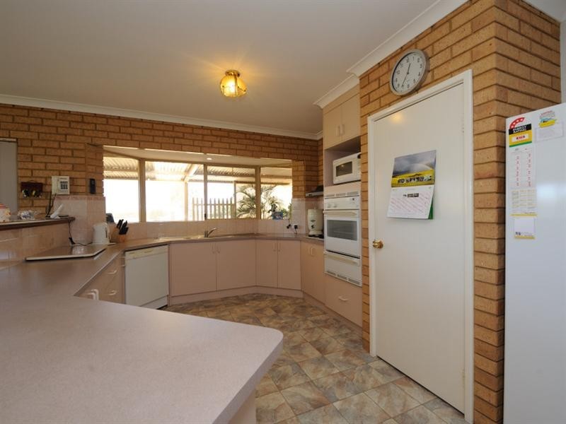 25 Massingham Place, Dongara WA 6525