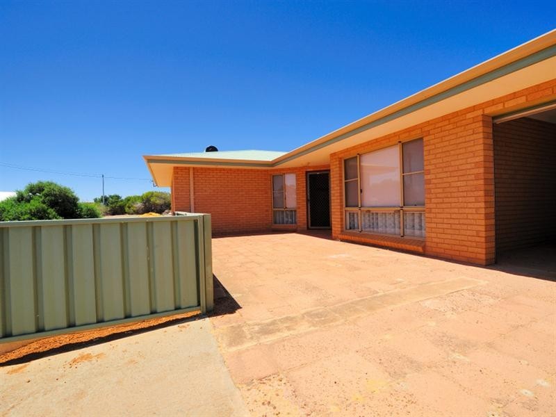 25 Massingham Place, Dongara WA 6525