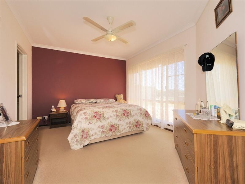 25 Massingham Place, Dongara WA 6525