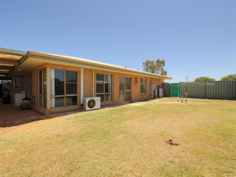 25 Massingham Place, Dongara WA 6525