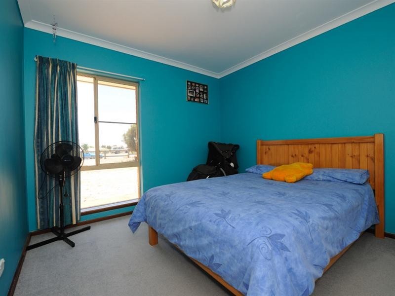 25 Massingham Place, Dongara WA 6525