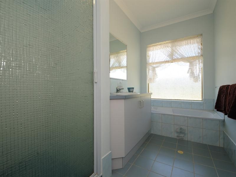 25 Massingham Place, Dongara WA 6525