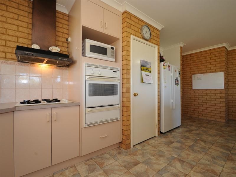 25 Massingham Place, Dongara WA 6525