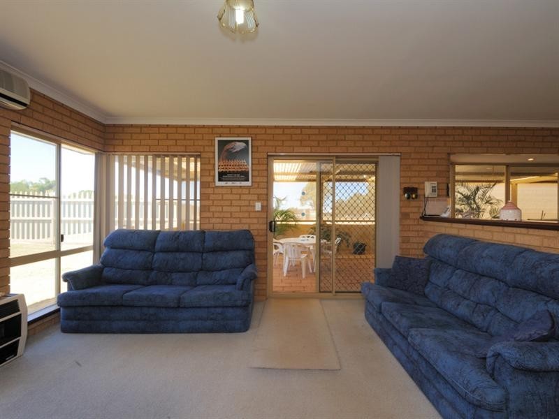 25 Massingham Place, Dongara WA 6525