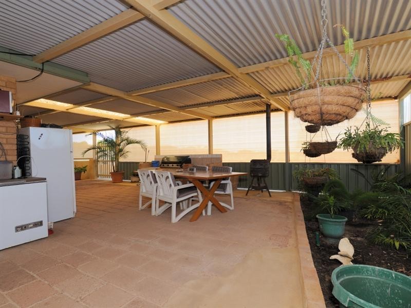 25 Massingham Place, Dongara WA 6525