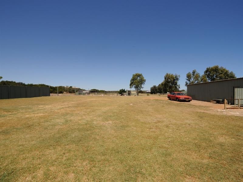 25 Massingham Place, Dongara WA 6525