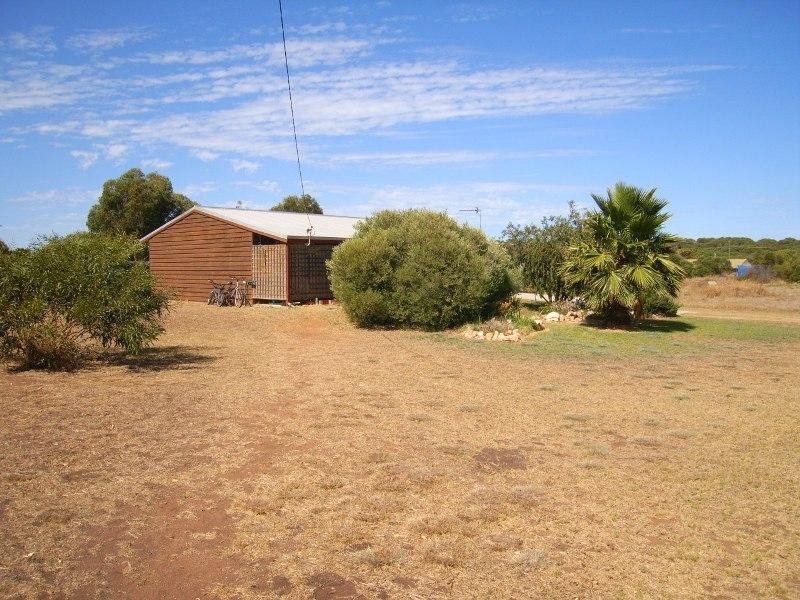 7 Massingham Place, Dongara WA 6525