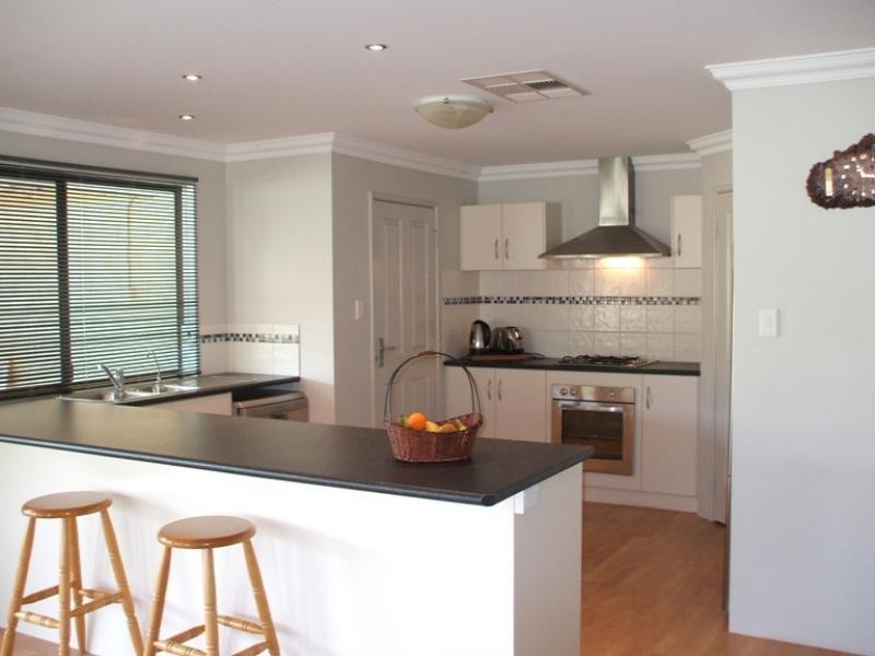 20 Gillam Drive, Dongara WA 6525