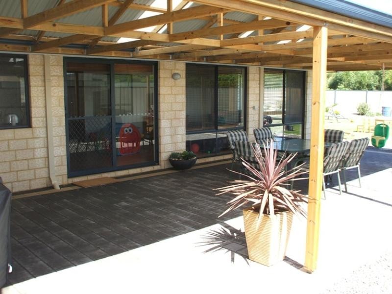 20 Gillam Drive, Dongara WA 6525