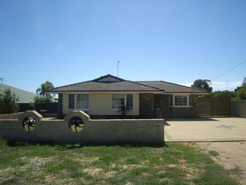 4 Richardson Road, Port Denison WA 6525