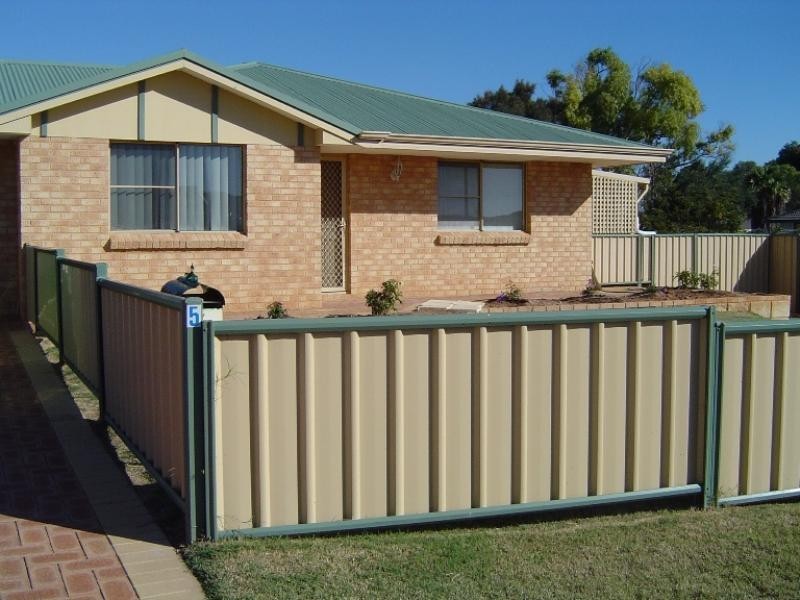 5 Mitchell Heights, Dongara WA 6525