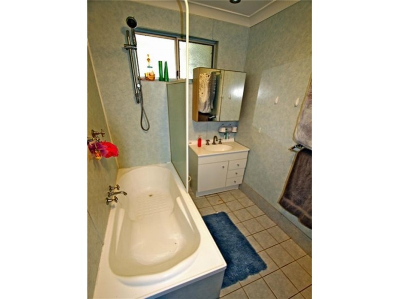 16 Dodd Street, Dongara WA 6525