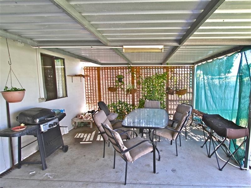 16 Dodd Street, Dongara WA 6525