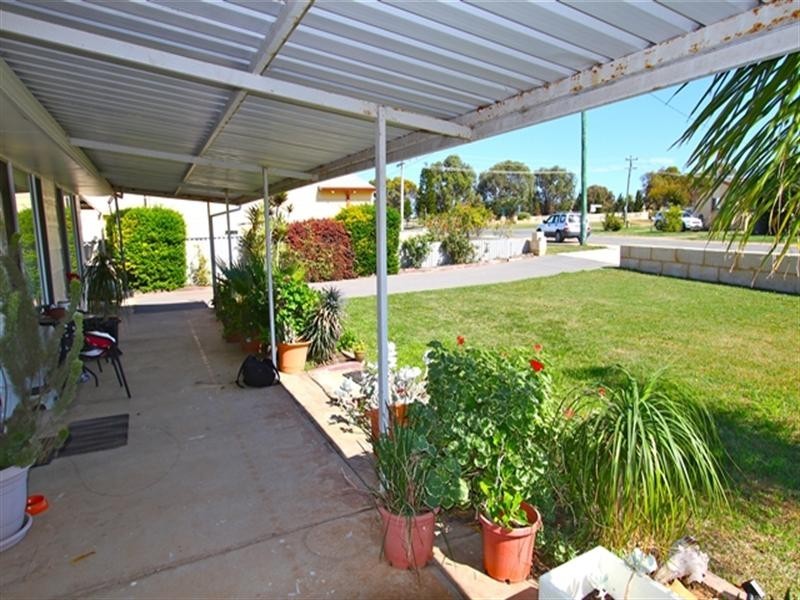 16 Dodd Street, Dongara WA 6525