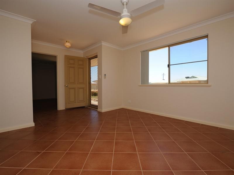 5 Mitchell Heights, Dongara WA 6525