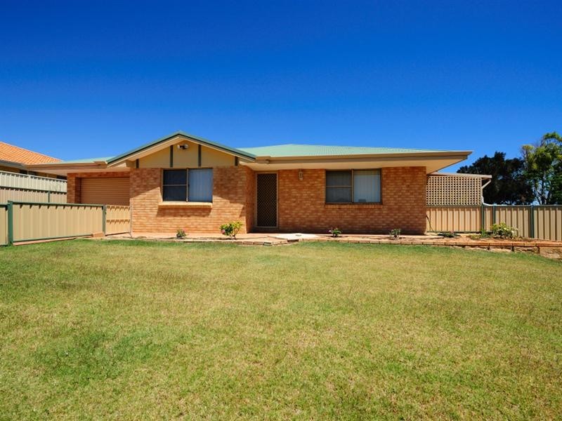 5 Mitchell Heights, Dongara WA 6525
