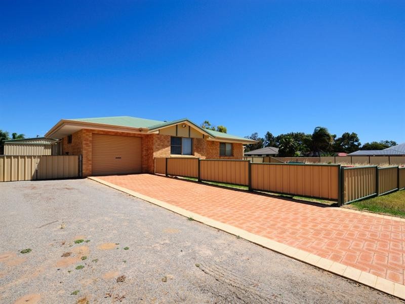 5 Mitchell Heights, Dongara WA 6525