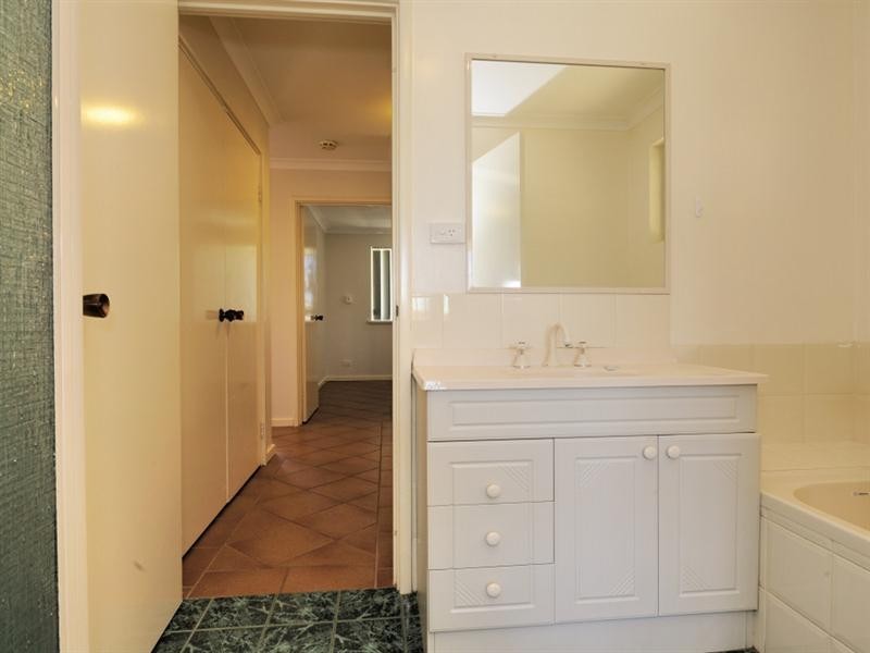 5 Mitchell Heights, Dongara WA 6525