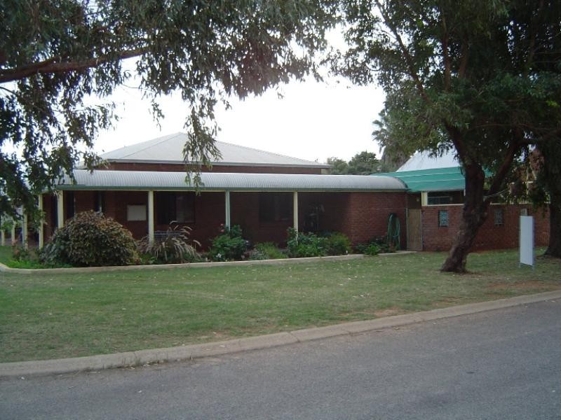 2 Rowland Street, Port Denison WA 6525