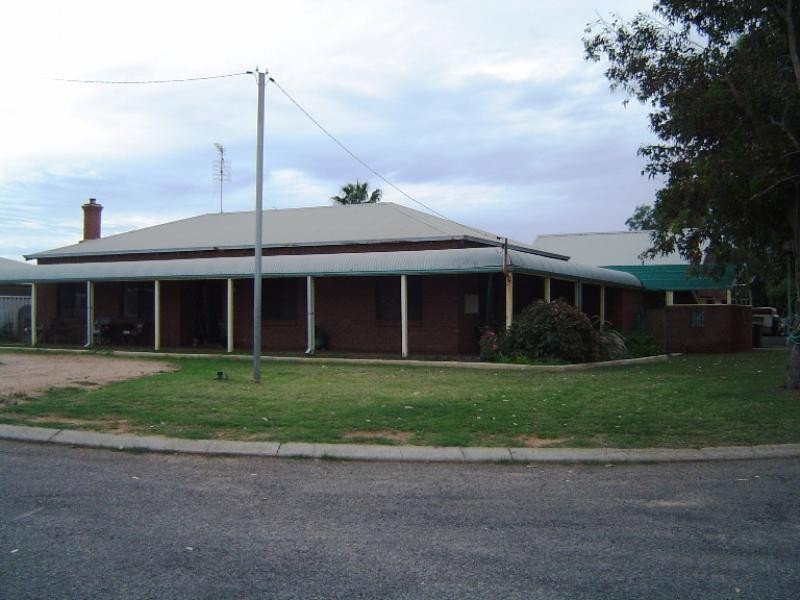 2 Rowland Street, Port Denison WA 6525