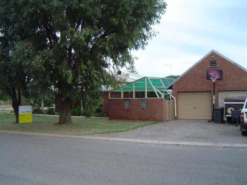 2 Rowland Street, Port Denison WA 6525