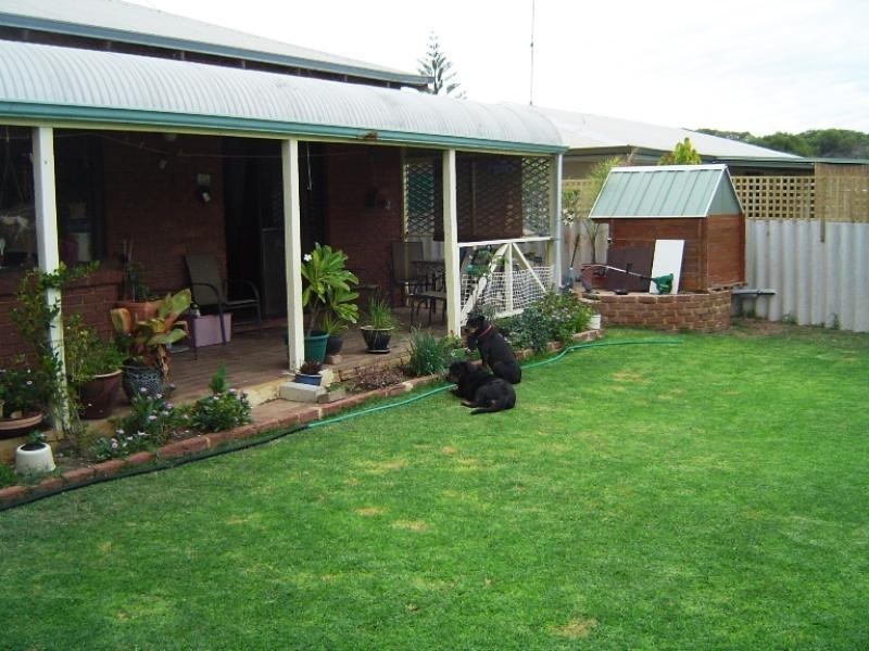 2 Rowland Street, Port Denison WA 6525