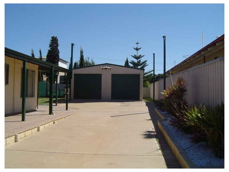 12 Peterwangy Place, Port Denison WA 6525