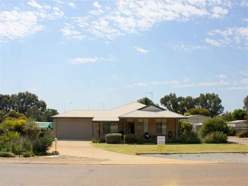 92 Tulloch Drive, Dongara WA 6525