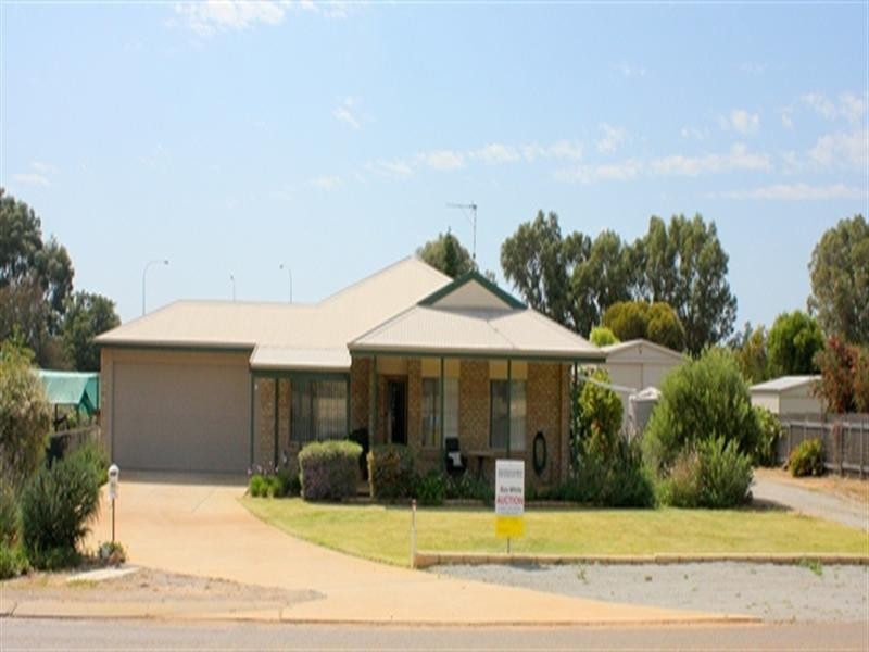 92 Tulloch Drive, Dongara WA 6525