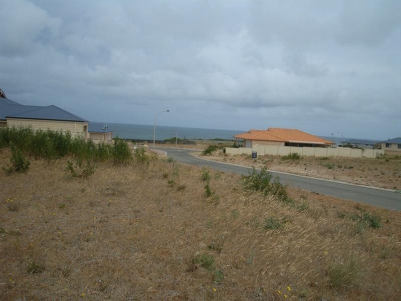 2 Barrett Cove, Dongara WA 6525