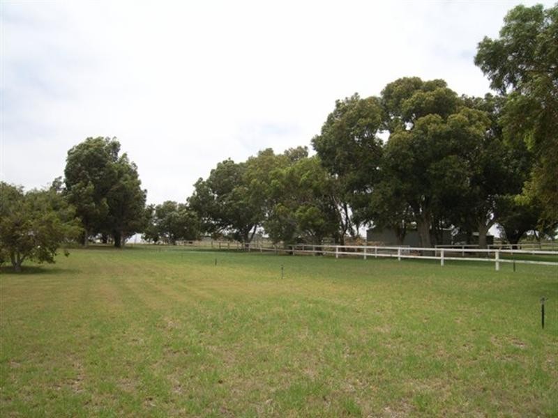 18 Sloper Vale, Dongara WA 6525