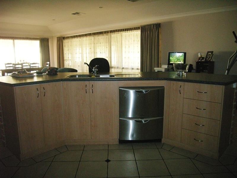 27 Pickering Drive, Dongara WA 6525