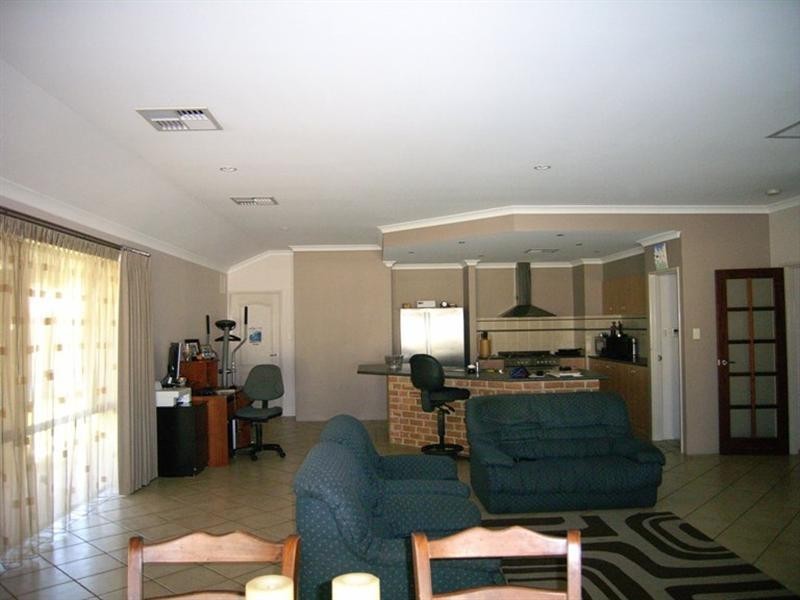 27 Pickering Drive, Dongara WA 6525