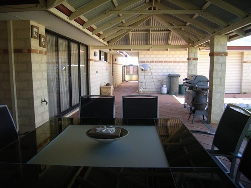 27 Pickering Drive, Dongara WA 6525