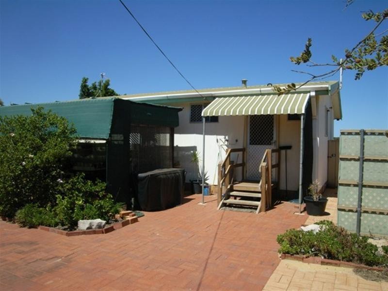 33 Church Street, Dongara WA 6525