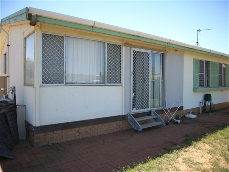 33 Church Street, Dongara WA 6525