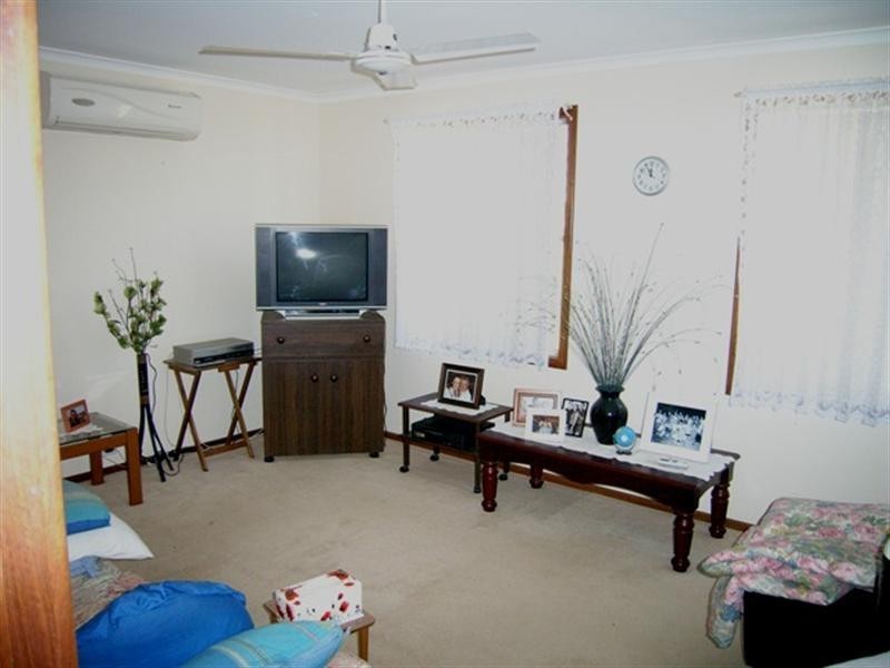 33 Church Street, Dongara WA 6525