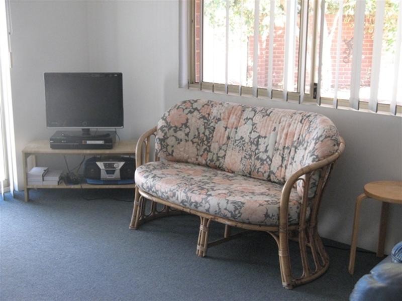 1/14 Hosken Street, Dongara WA 6525