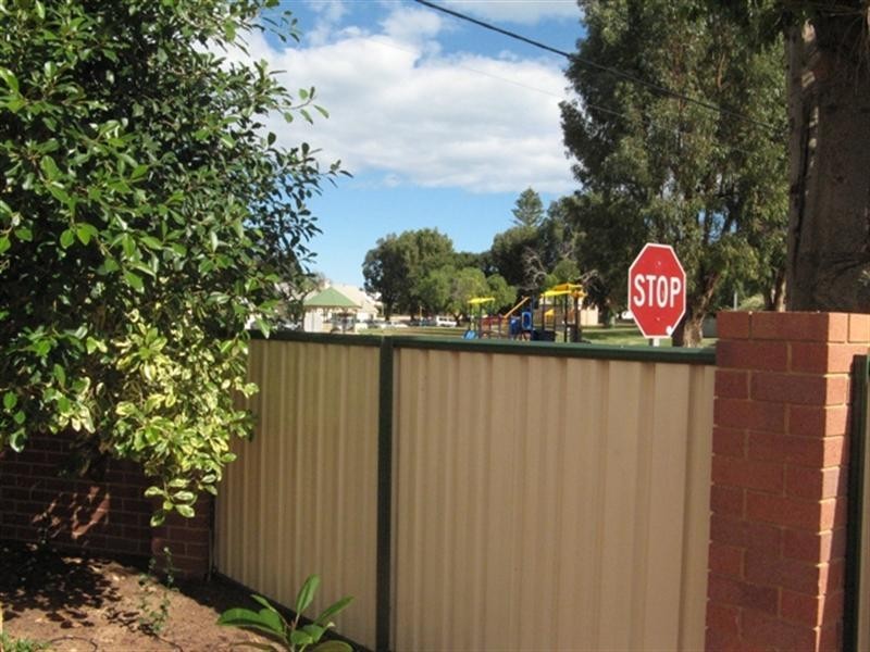 1/14 Hosken Street, Dongara WA 6525