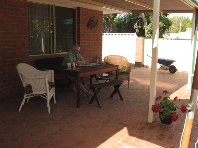 1/14 Hosken Street, Dongara WA 6525