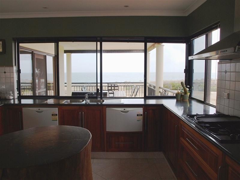 8 Marina Heights, Port Denison WA 6525