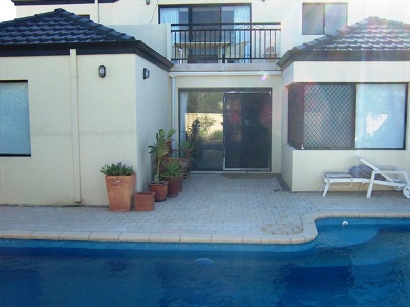 8 Marina Heights, Port Denison WA 6525