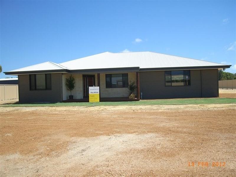 16 Cardwell Gardens, Dongara WA 6525
