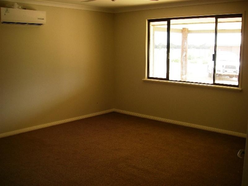 16 Cardwell Gardens, Dongara WA 6525